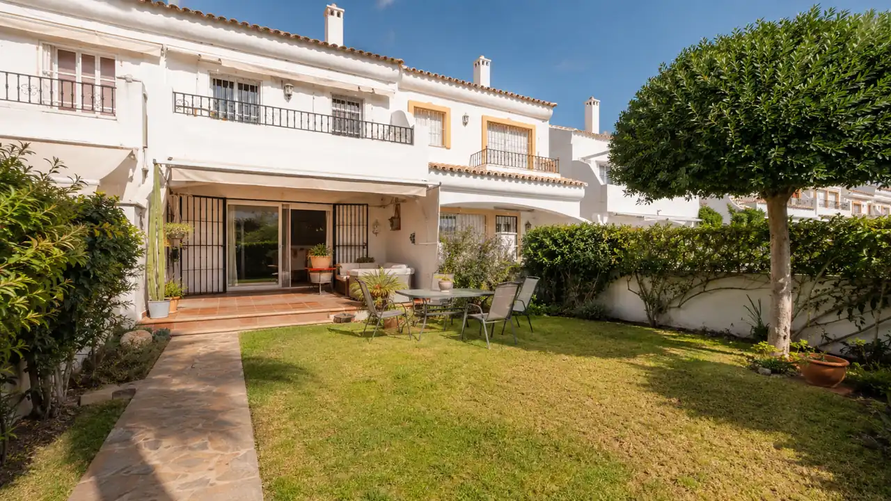 Casas adosadas con jardín privado Casas adosadas con jardín privado